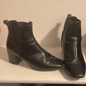Size 10 women’s Chelsea slip on boot